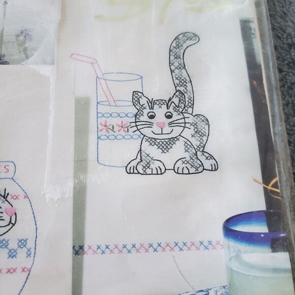 NEW Tobin Stamped for Embroidery  Kittens Kitchen Towels Set of 2 - Picture 2 of 6